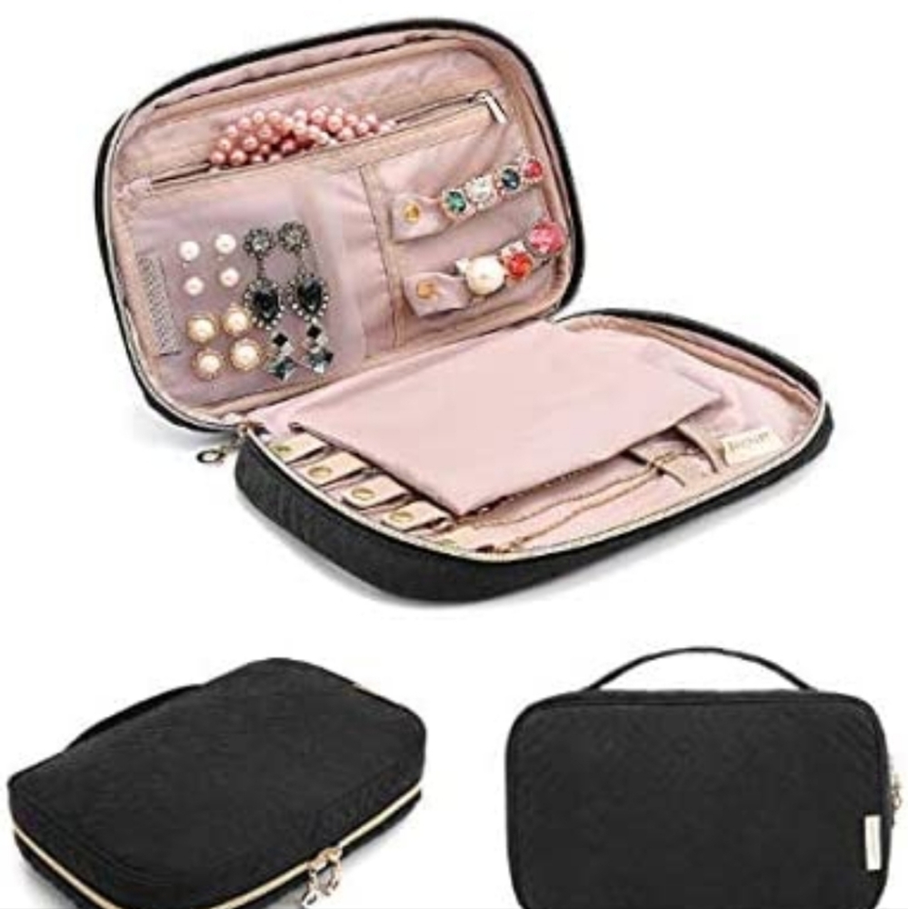 Travel jewelry organizer